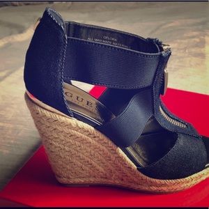 👠 NEW Guess Sandals (Black)